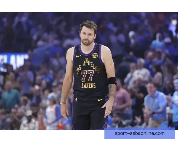 东契奇腿筋拉伤背后责任雷迪克应担主力过度使用他成雷伯杜式悲剧