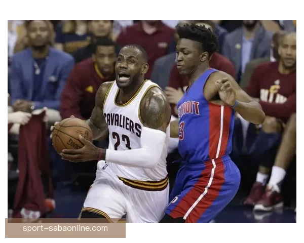 东契奇腿筋受伤詹姆斯回归持球核心湖人再靠老将支撑